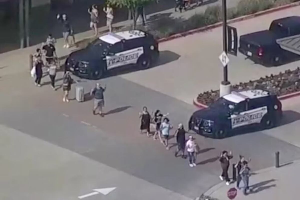 un tiroteo masivo deja varios muertos en un centro comercial de Texas