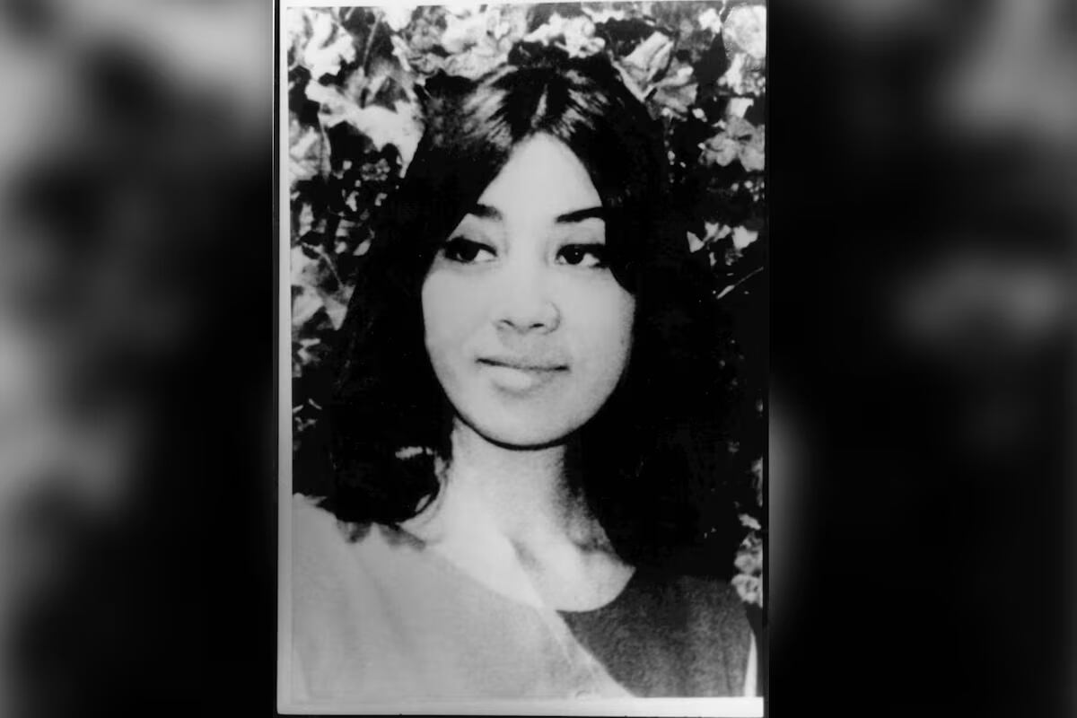 Bernarda Vera a la izquierda; a la derecha la mujer que fue detectada en Argentina.