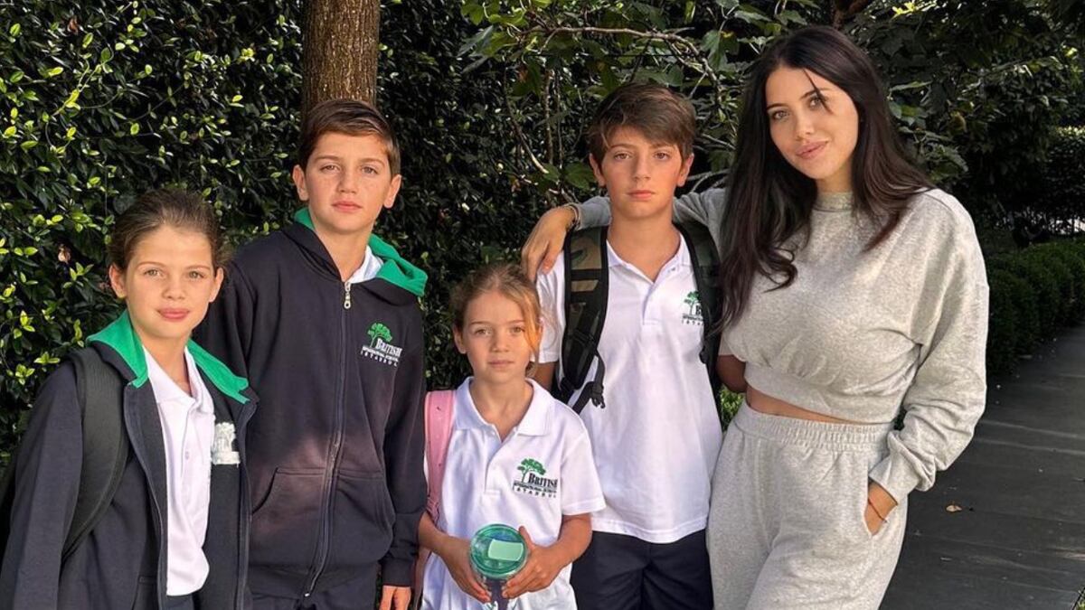 Wanda con sus hijos en Turquía, menos Valentino, que vive en Argentina.