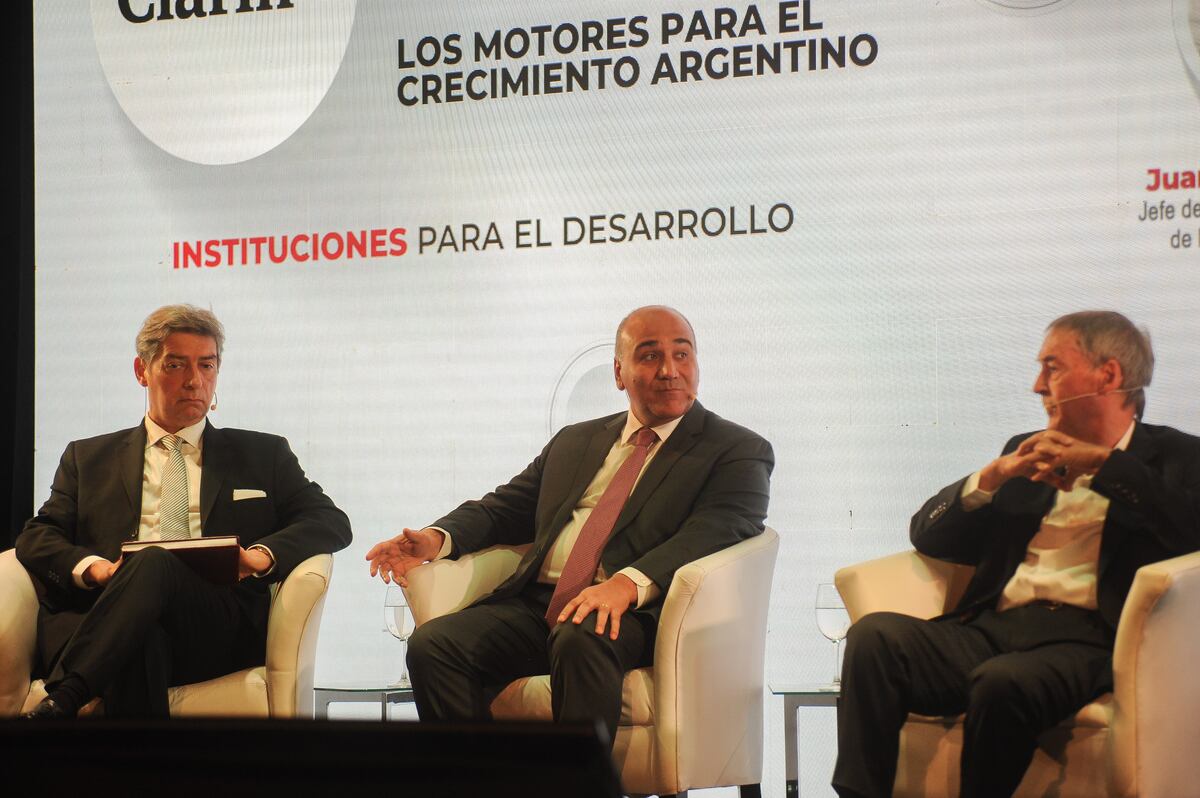 Disertación. Dos semanas atrás, el gobernador Juan Schiaretti compartió un panel con el titular de la Corte Suprema, Horacio Rosetti, y el jefe de Gabinete, Juan Manzur. (Federico López Claro)
