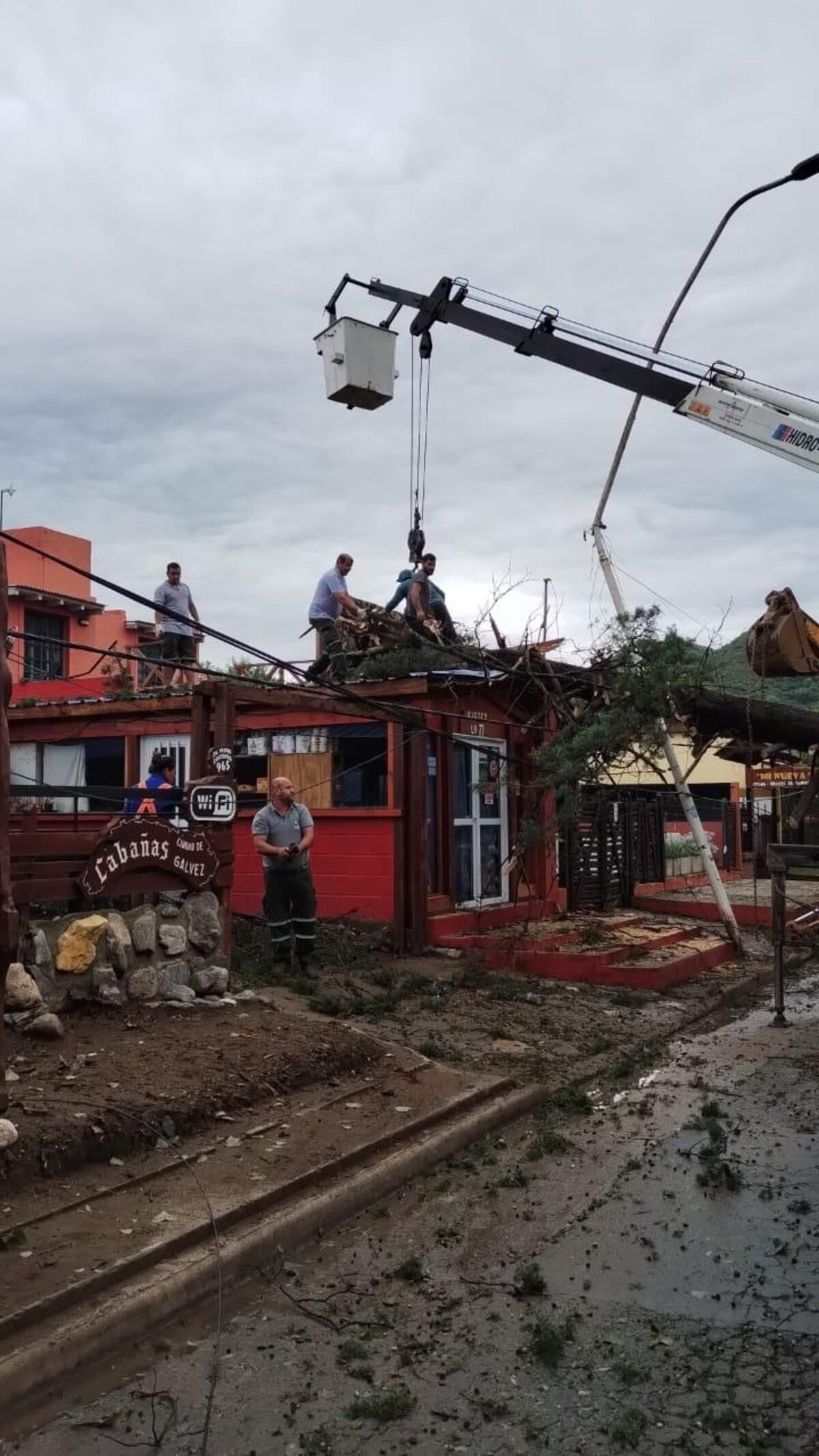 Caída de árboles por la fuerte tormenta en Santa Rosa de Calamuchita. (Prensa Municipalidad de Santa Rosa de Calamuchita)