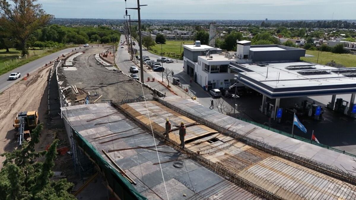 El viaducto curvo en la avenida Ejército Argentino ya tiene un 75% de ejecución. (Prensa Gobierno de Córdoba).