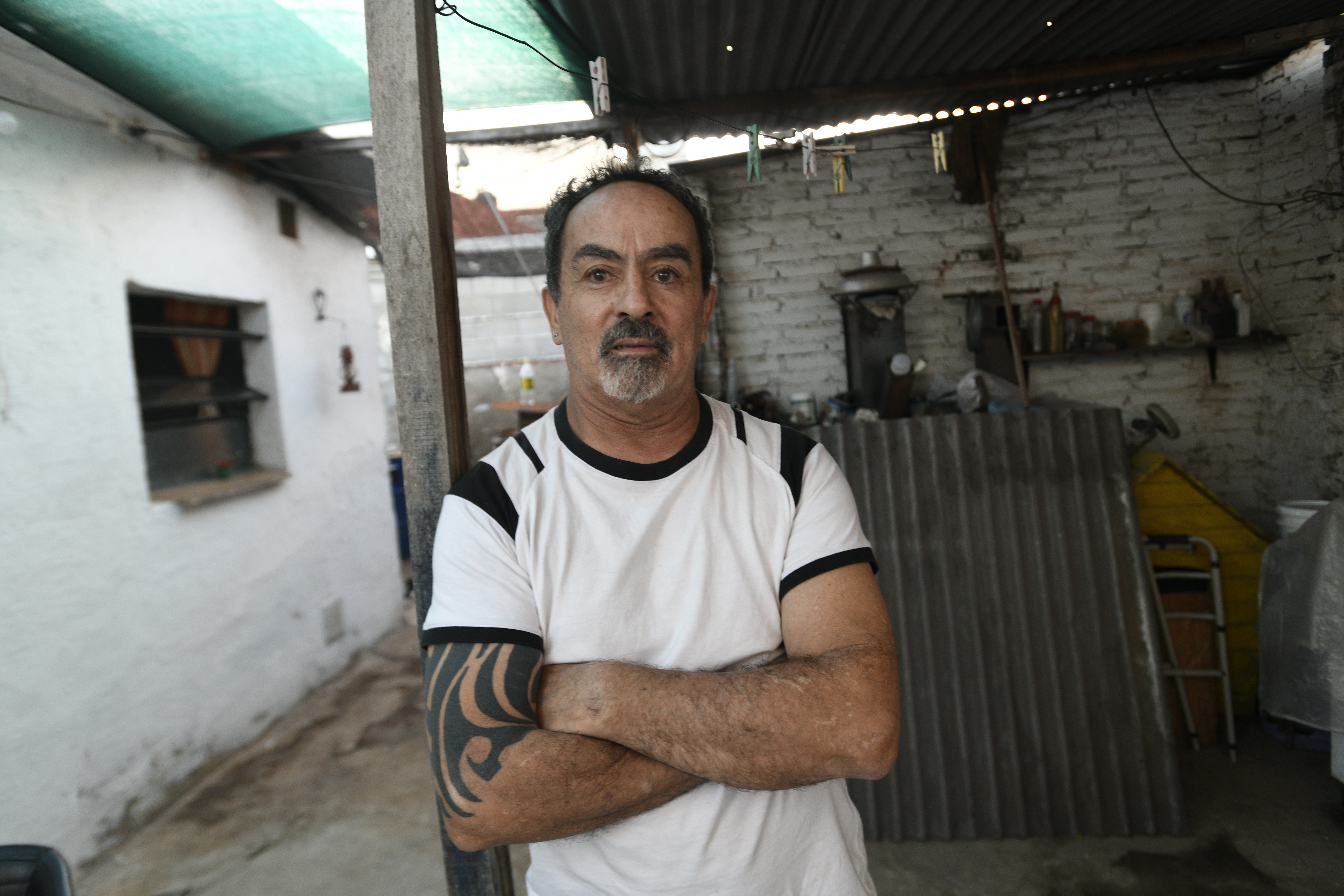 Ernesto baleado en barrio Ameghino norte para robarle una moto recuperándose en su casa de barrio Zumarán.