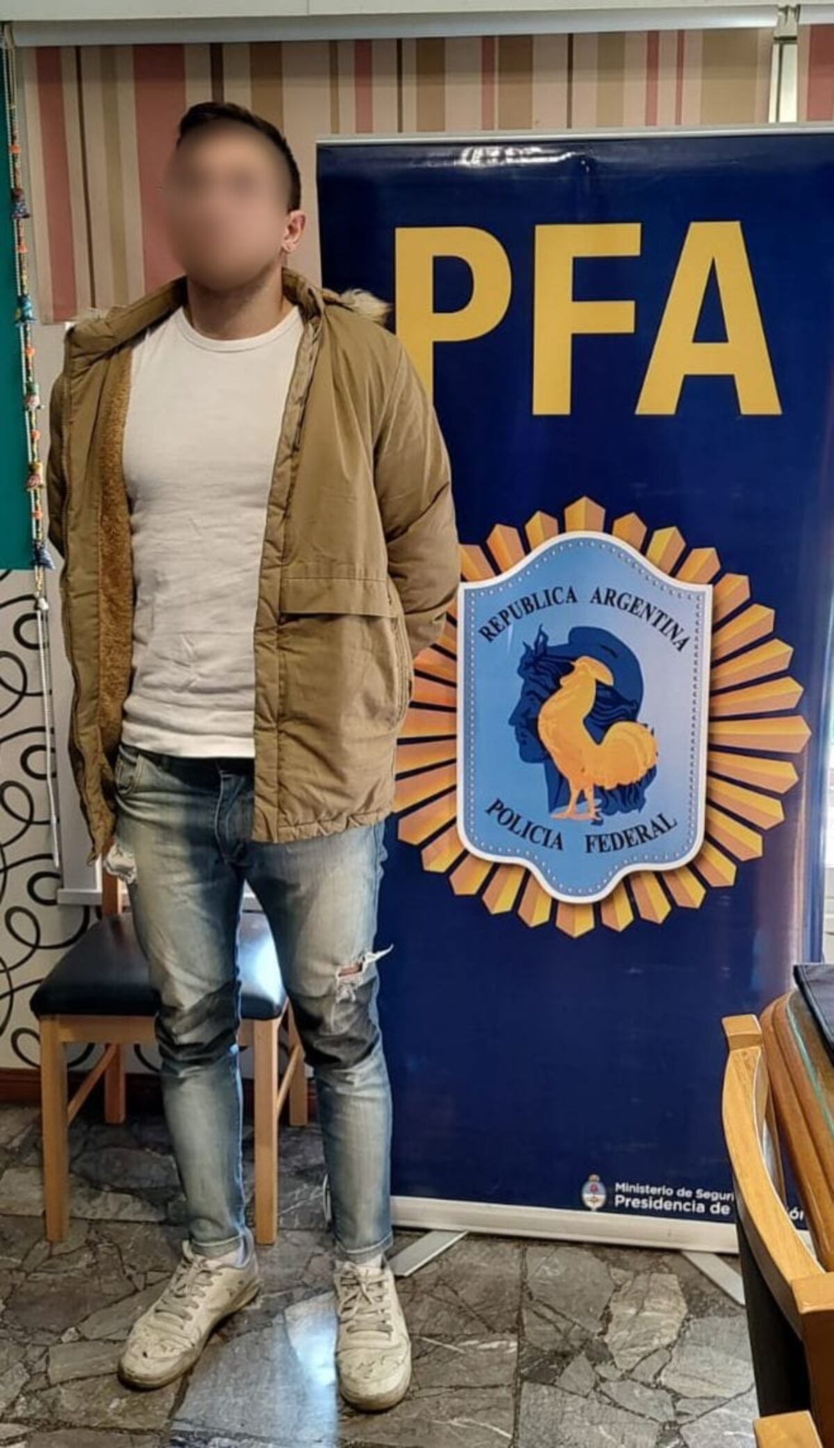 La Policía Federal detuvo a un activista nazi que compartía material e información por Telegram incitando a cometer atentados contra los judíos y la comunidad LGBTQ. (PFA)