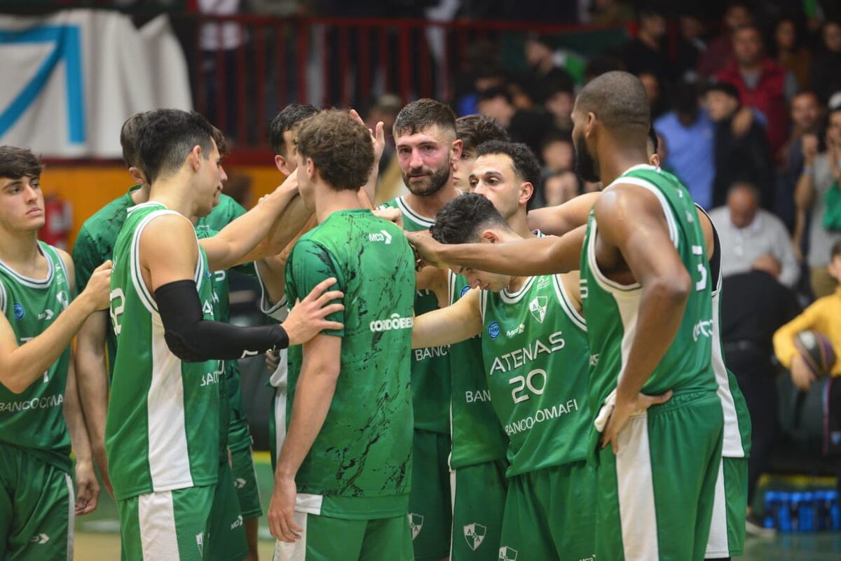 Atenas perdió 73-67 con Racing de Chivilcoy en el Cerutti y la serie final está igualada. (Javier Ferreyra / La Voz)