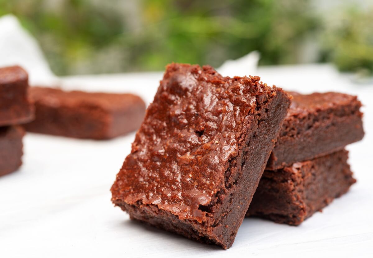 Ideal para combatir el antojo dulce: cómo hacer brownies saludables y proteicos de chocolate