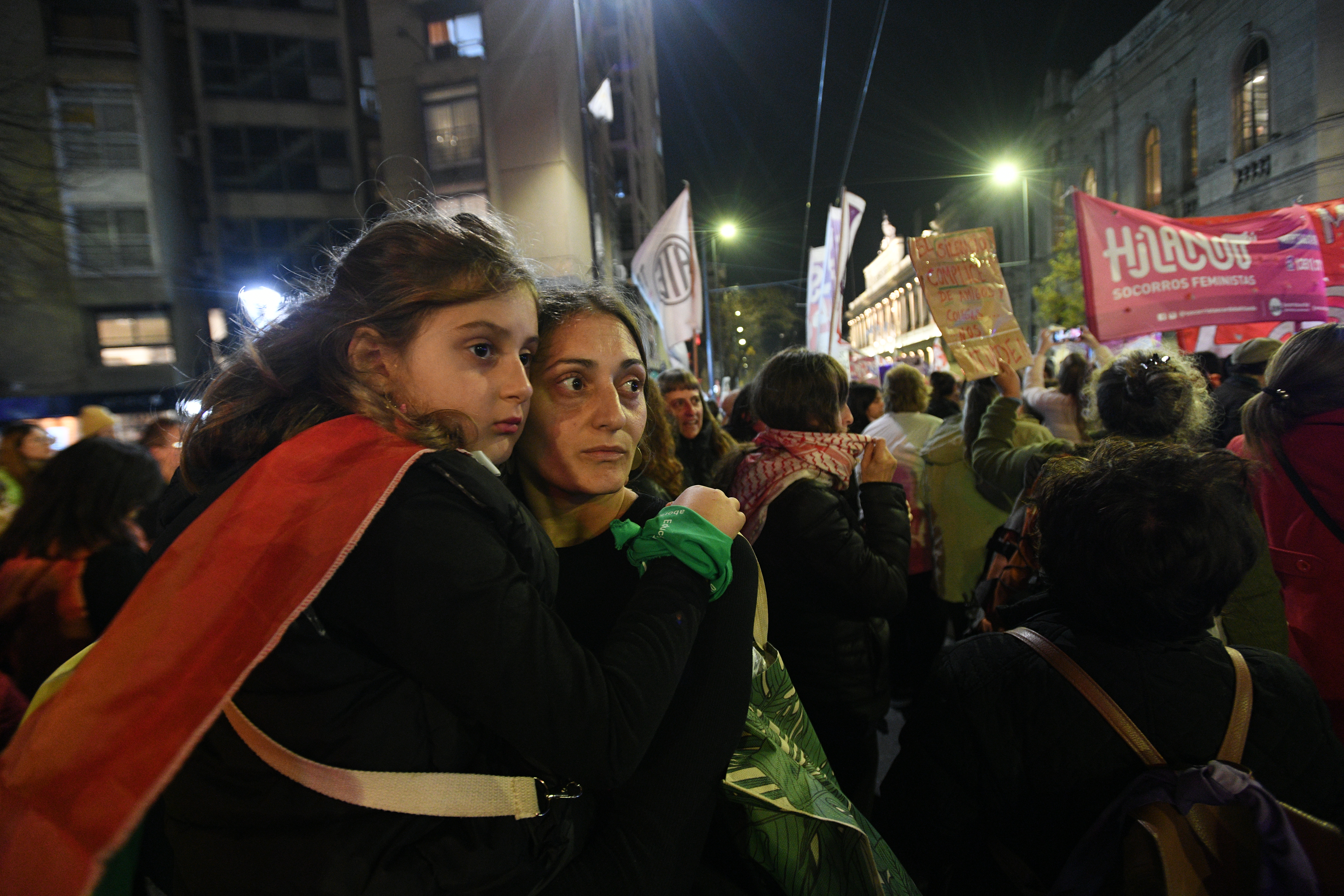 Mujeres de todas las edades se movilizaron ayer en un décimo aniversario del Ni Una Menos. Foto Javier Ferreyra