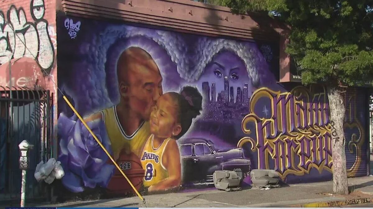El mural dedicado a Kobe Bryant y su hija Gigi.