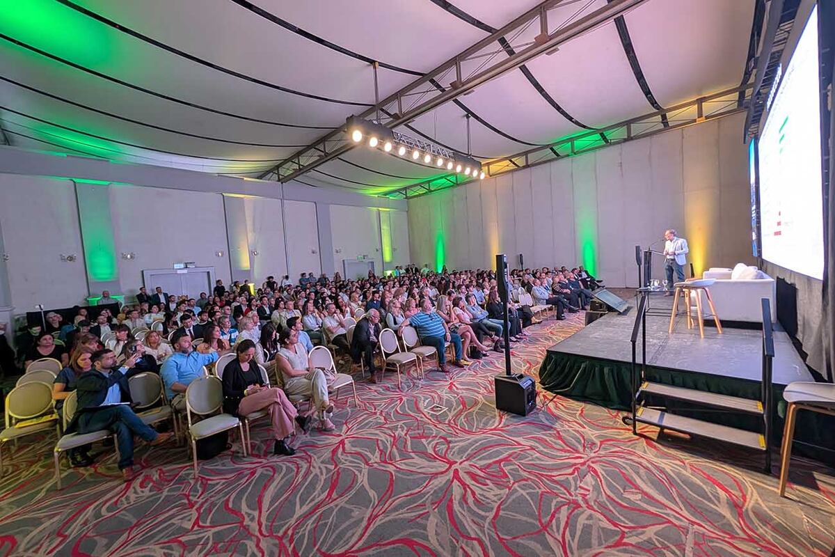 El encuentro se llevó a cabo en el Hotel Quinto Centenario, con una agenda que propuso charlas inspiradoras, paneles con referentes
provinciales y nacionales, y un cierre pensado para fortalecer los lazos entre colegas.