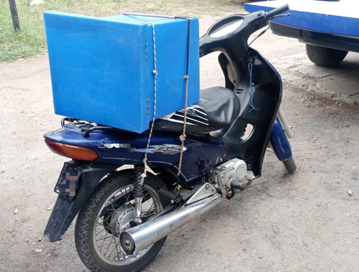 Simulaba ser delivery y llevaba 1.5 millones de pesos en una moto.