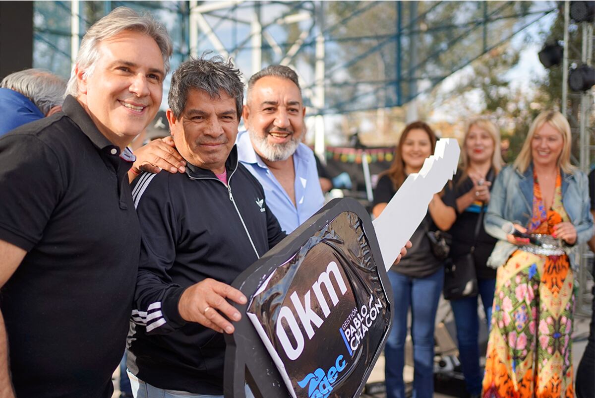 De izquierda a derecha
Martin Llaryora, Miguel Ortiz, ganador del 0km, y Pablo Chacon.