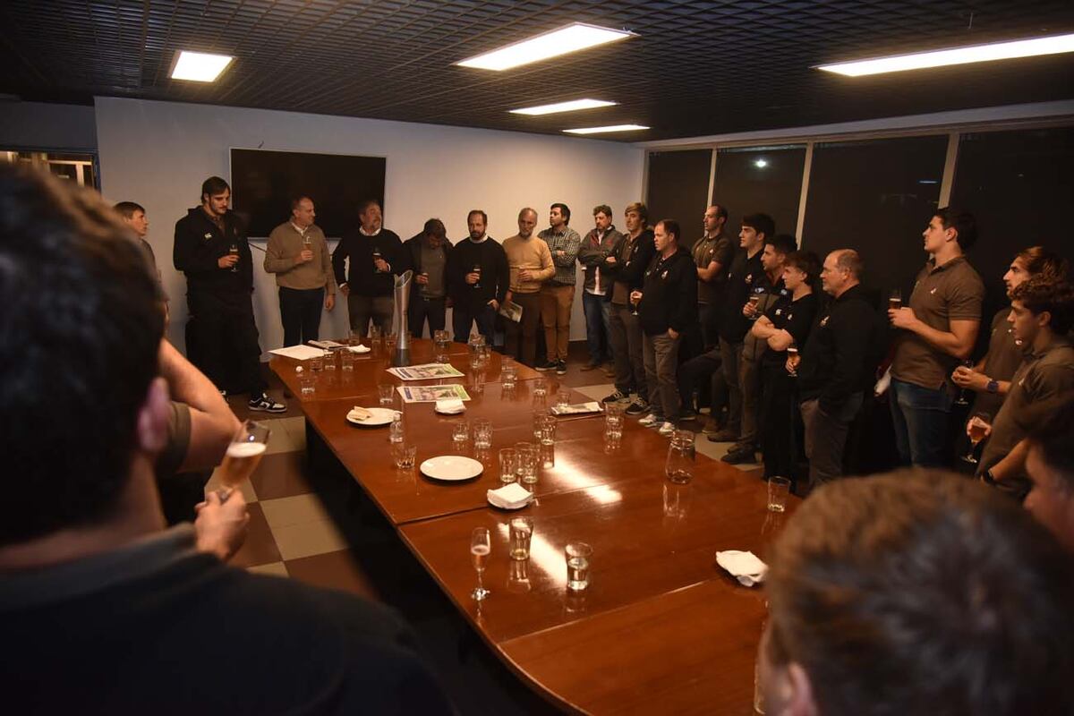 Brindis con los Dogos xv campeones (Facundo Luque / La Voz)