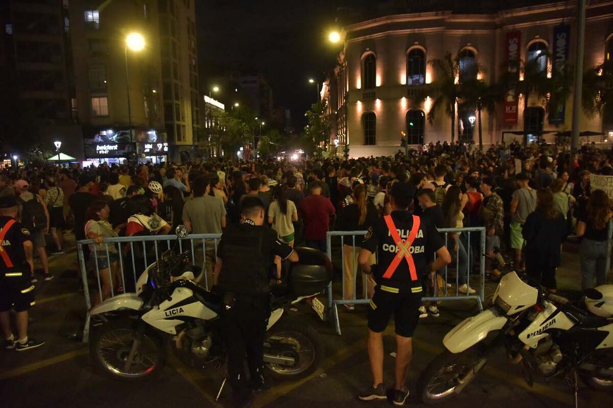 cacerolazo en patio olmos