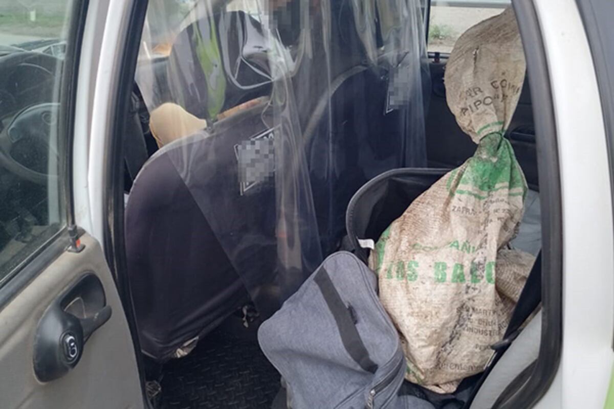 En el asiento de atrás, estaba el bolso con los dos ejemplares. (Villa María Vivo)