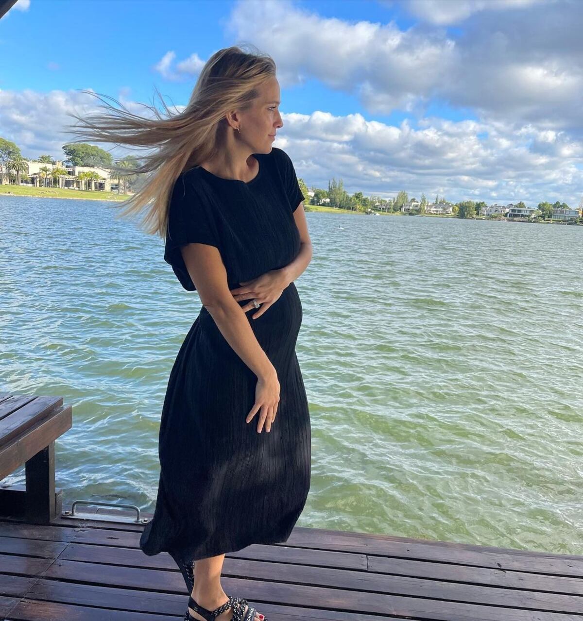 Luisana Lopilato posó con su creciente pancita de embarazo y generó miles de comentarios de amor en esta nueva etapa.