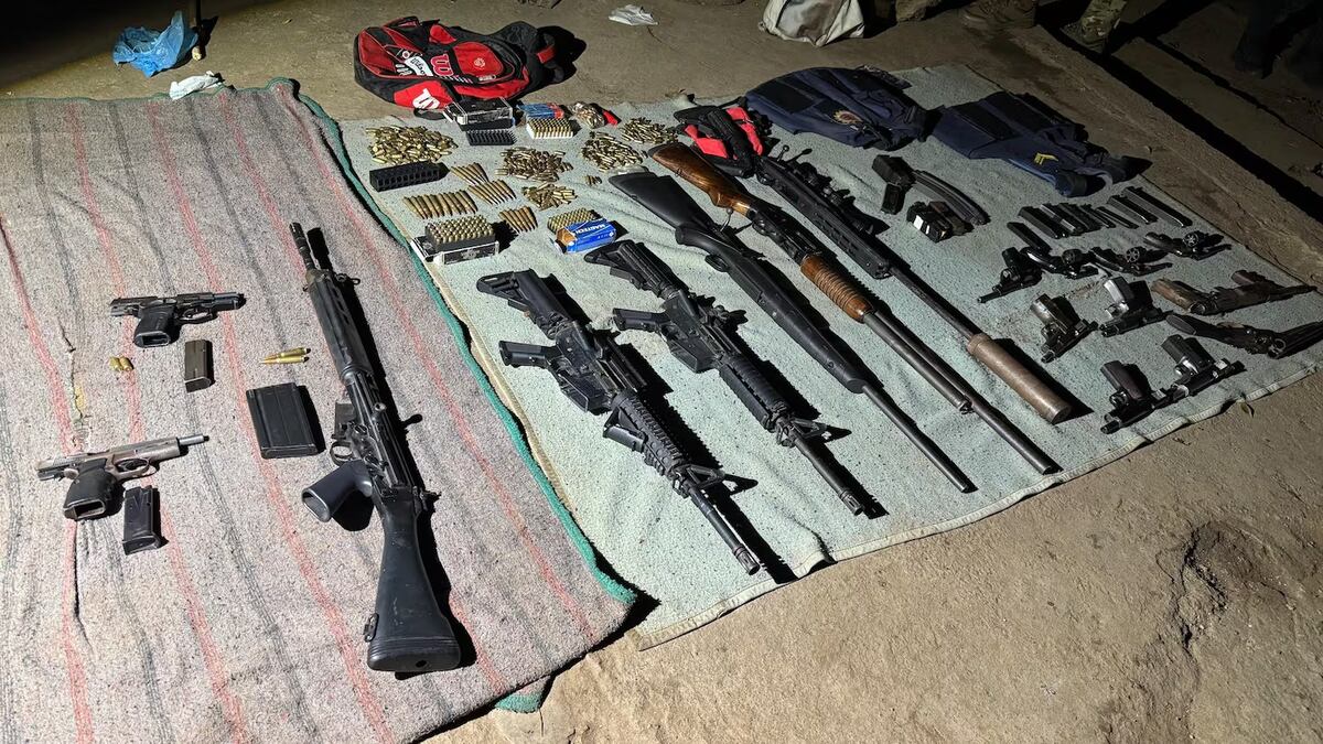 Allanamientos en Unquillo y Córdoba dieron con el secuestro de un sofisticado arsenal. Hubo 8 detenidos relacionados con una causa de homicidio (ajuste de cuentas) y otras causas.