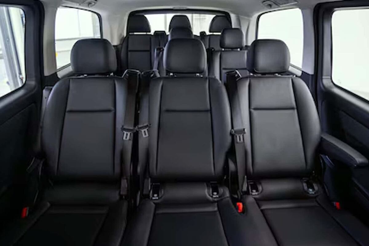 La Vito Tourer es una versión para pasajeros con configuración para 10 personas (9+1).