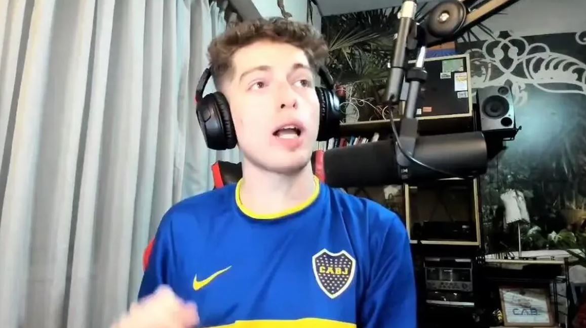 En dólares: cuánto sale la ropa que utiliza Davo Xeneize en sus transmisiones de streaming