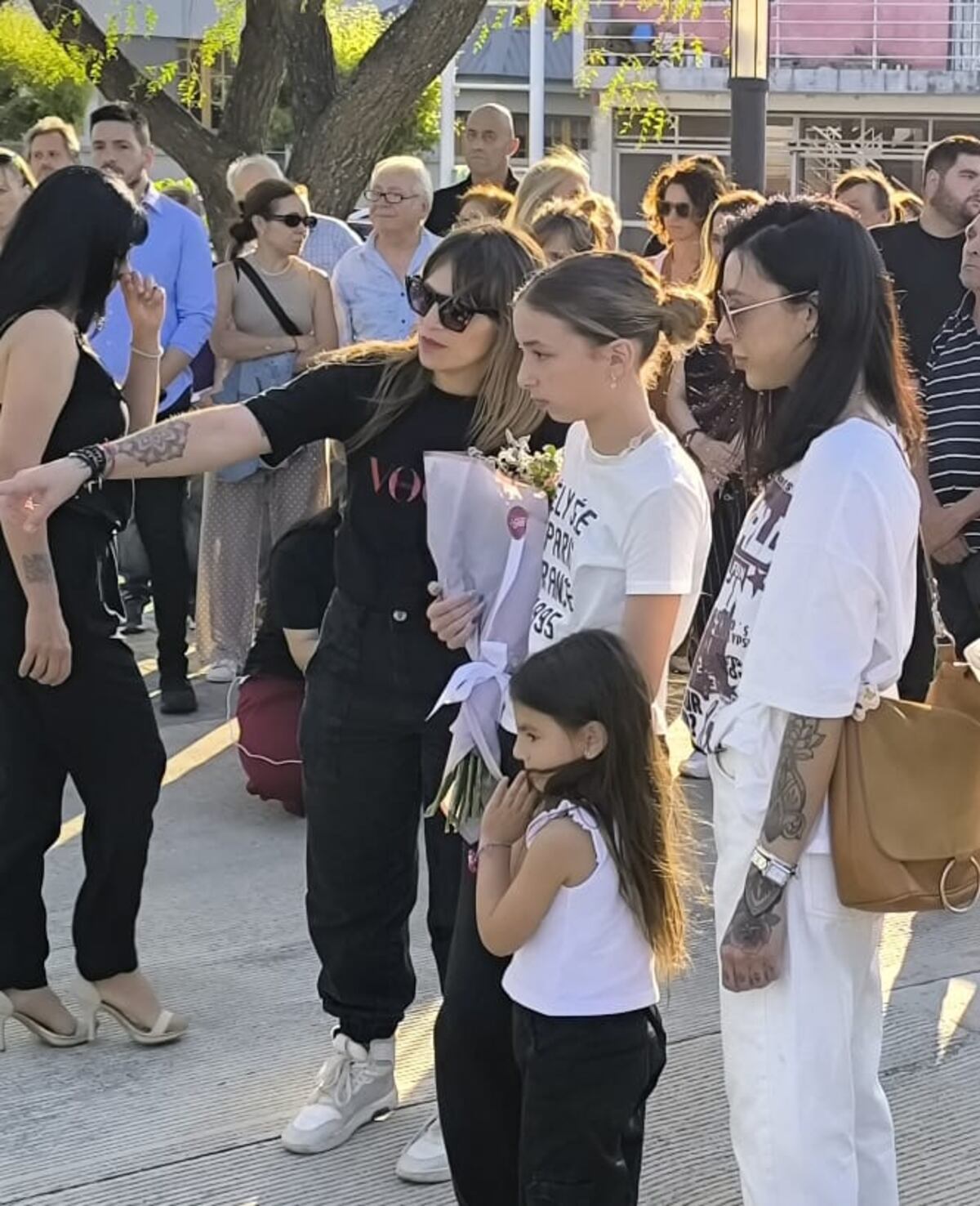 Familiares de Ana Gritti, en los actos recientes por los 30 años de las explosiones de 1995. (La Voz)