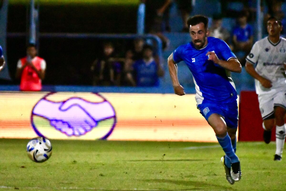 Estudiantes de Río Cuarto recibió a Independiente Rivadavia de Mendoza por el Torneo Apertura. (Tommy Fragueiro / La Voz)