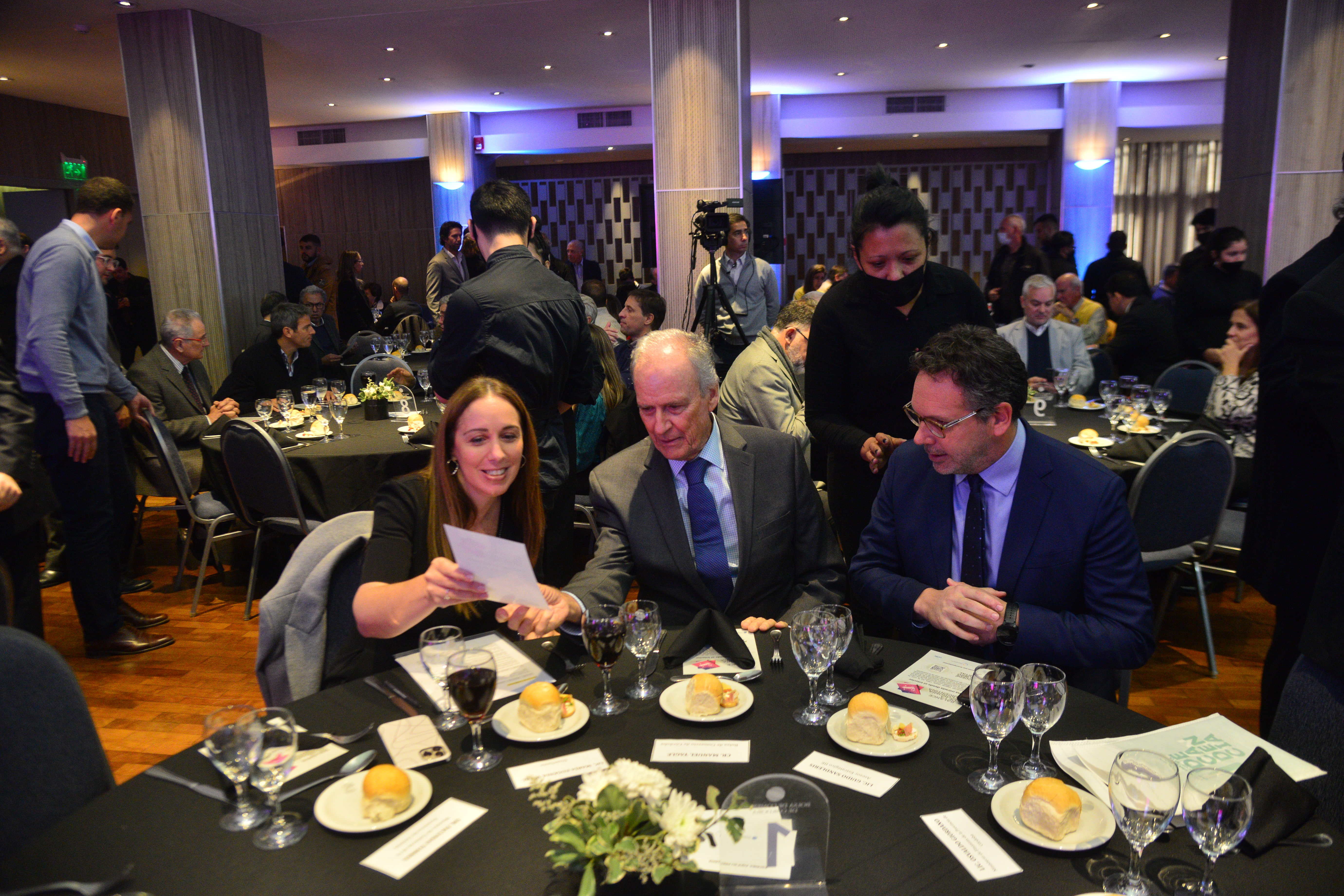 María Eugenia Vidal, Manuel Tagle y Guido Sandleris en la Bolsa de Comercio de Córdoba. (Pedro Castillo/La Voz)