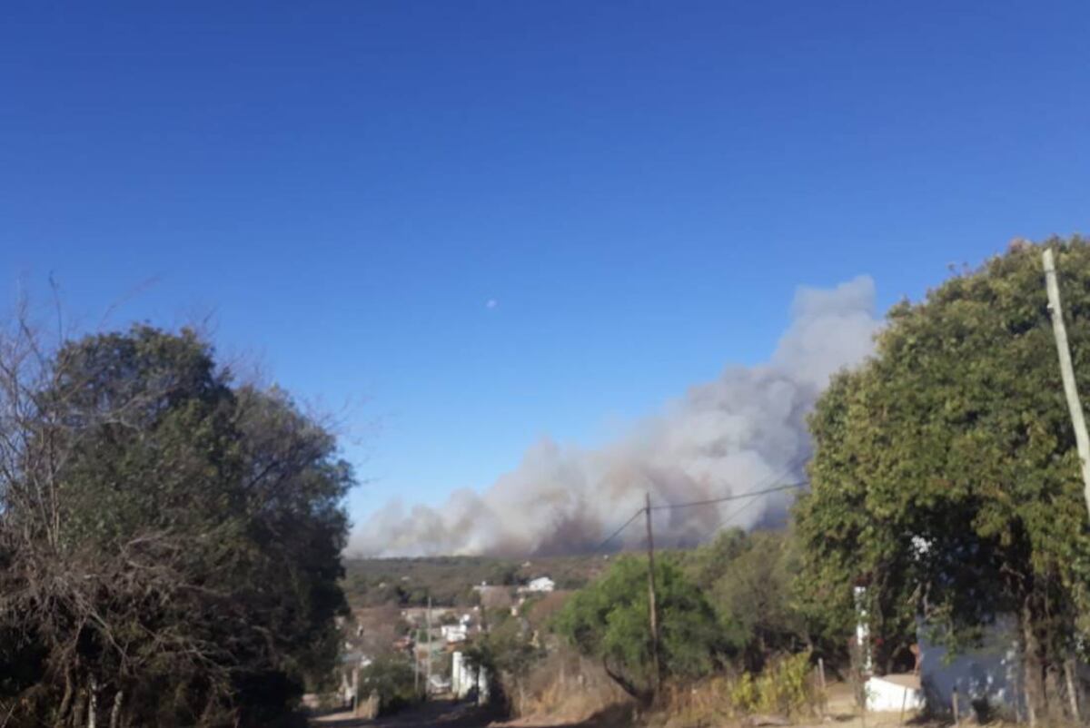 Se trata de zonas de campos, en Pozo del Tigre. No hay riesgos para viviendas. (Bomberos Salsipuedes)