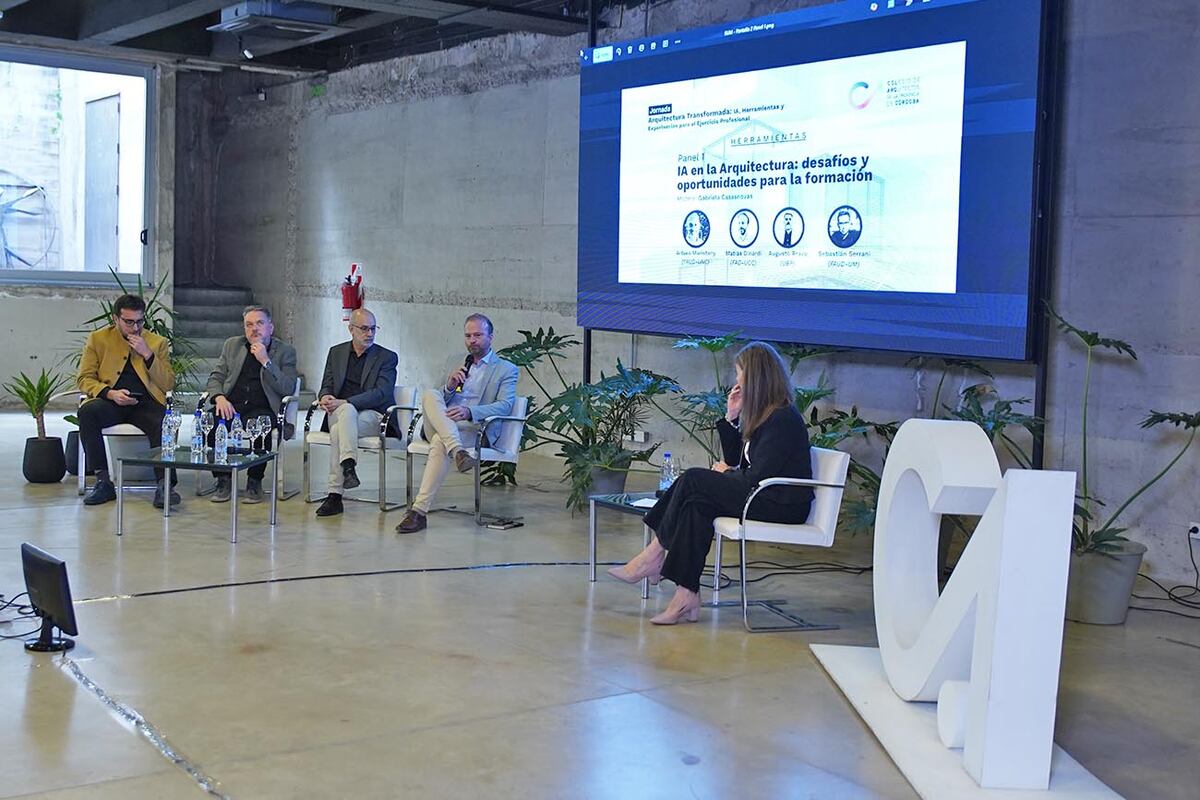 El panel sobre “IA en la Arquitectura, desafíos y oportunidades para la formación” dejó conceptos claves en la jornada.