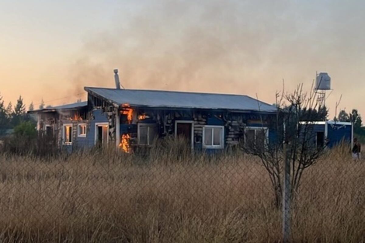 Ataque de odio en cañuelas - incendio la casa de una pareja de lesbianas
