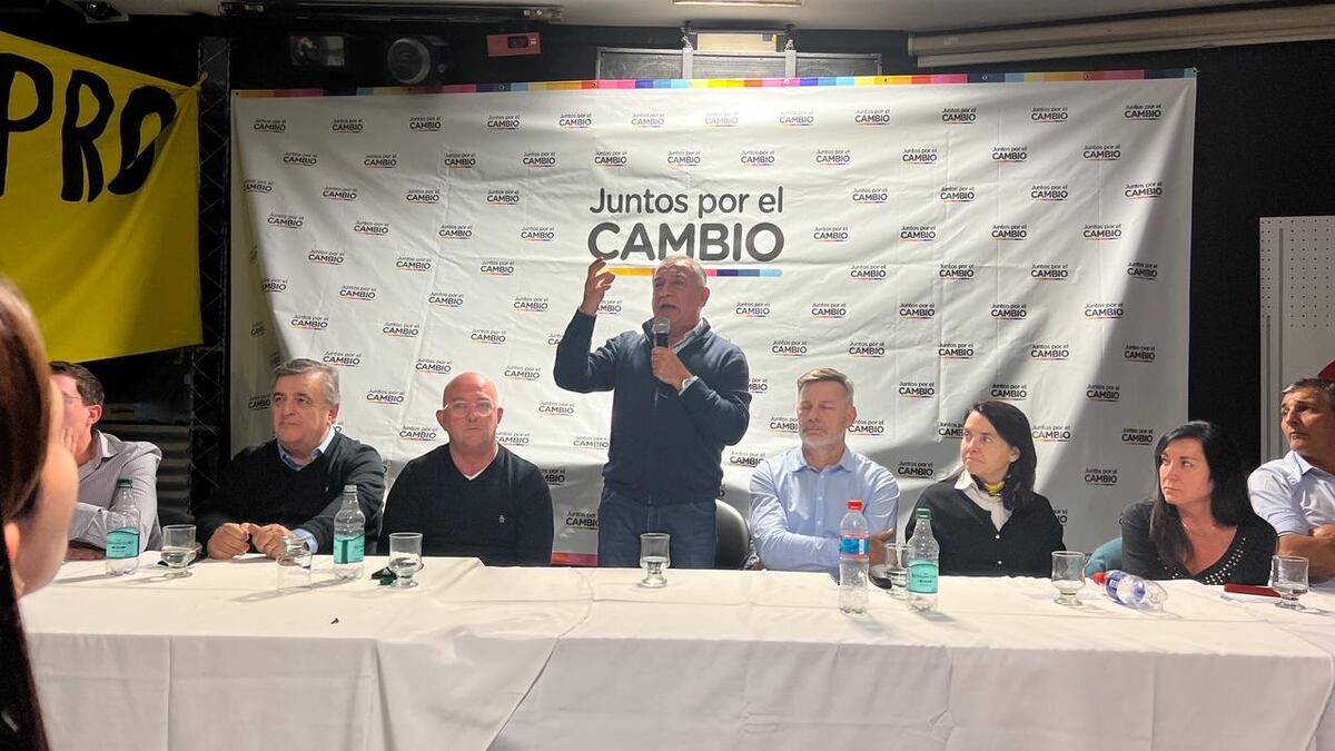Hasta hace unos días, Pretto era parte de los actos de campaña de Luis Juez. (Prensa Frente Cívico)