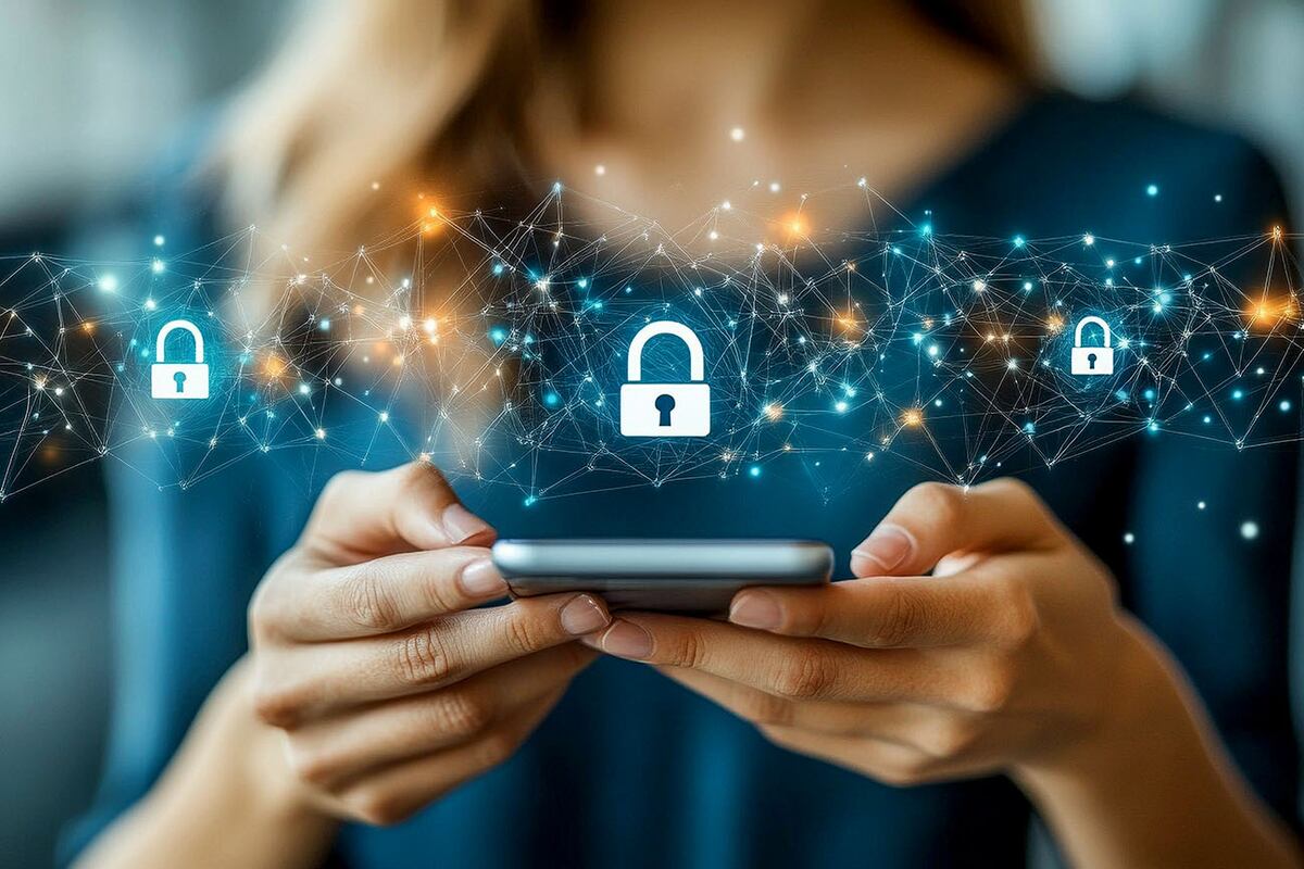 Cinco tips para proteger tu celular y datos personales durante los viajes de verano