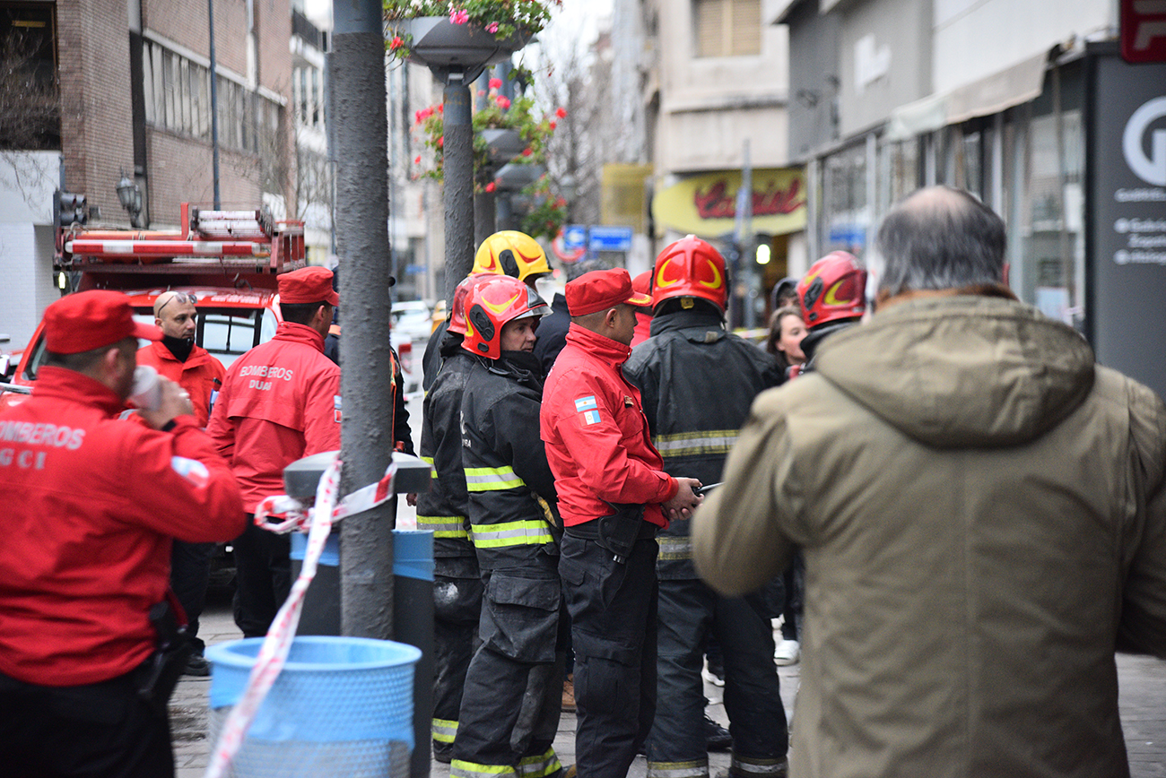 Incendio con cuatro victimas fatales en un edificio de calle Caseros 39. foto: Pedro Castillo / La Voz