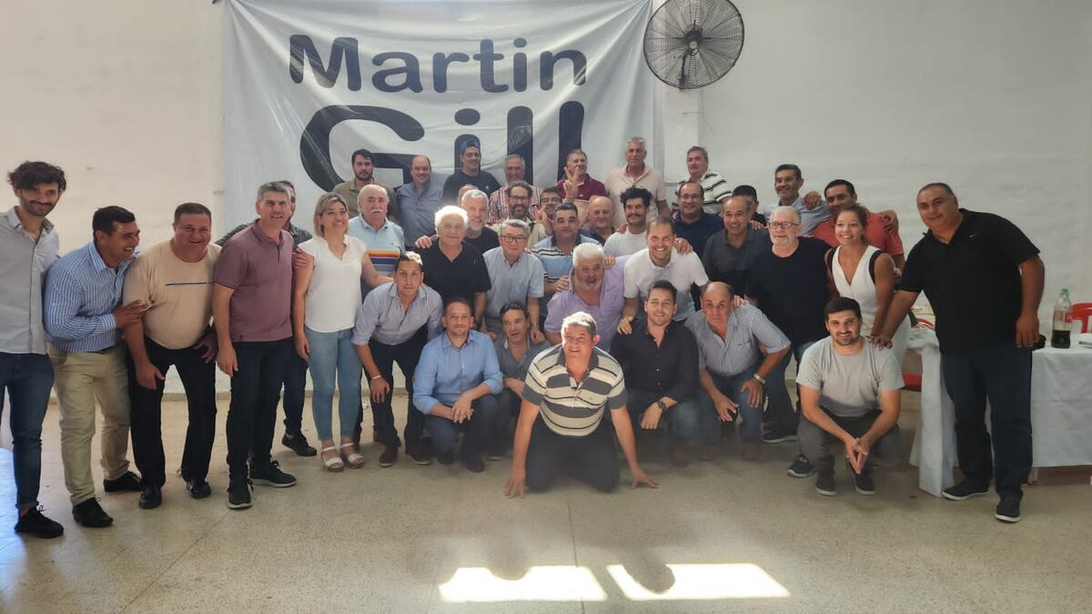 Encuentro. Martín Gill cerró el año político el viernes pasado, con un acto en Estación General Paz. Convocó a intendentes que lo apoyan en toda la provincia.