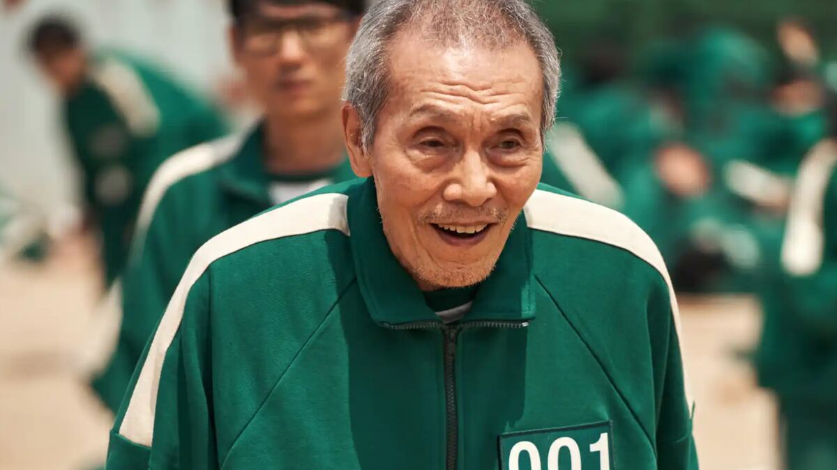 El intérprete, de 79 años, se convirtió en 2022 en el primer surcoreano en ganar un Globo de Oro al mejor actor de reparto en una serie por su interpretación de un anciano en la famosa serie distópica. Foto: Gentileza.
