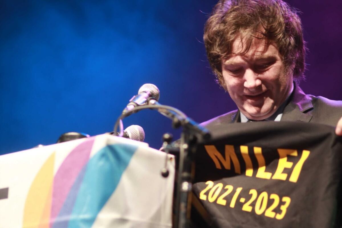 Milei viajó a La Plata y colmó el teatro Bar.