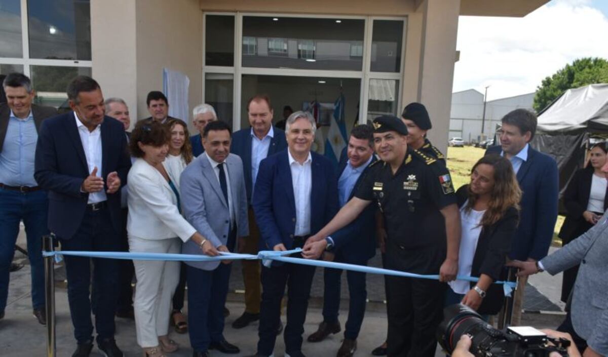 Llaryora, Juan Manuel Delgado y el jefe de la FPA, Salcedo, en un acto en Marcos Juárez. (MPF)