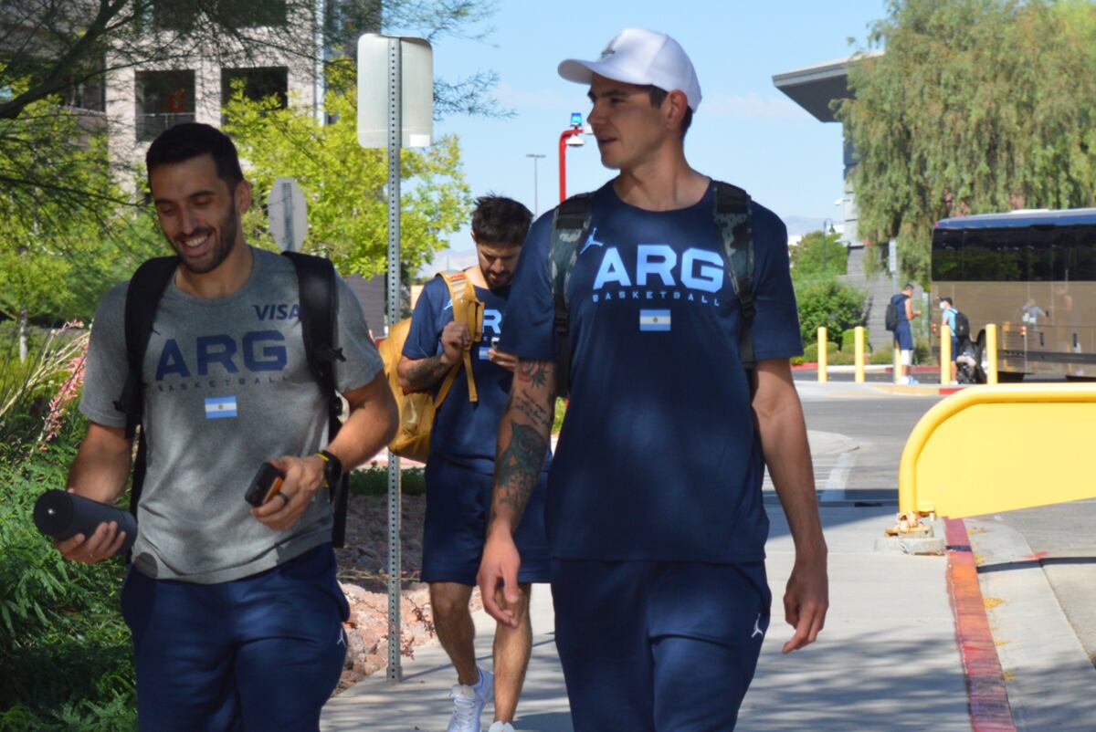Gabriel Deck se reencontró con su amigo Facundo Campazzo en la selección nacional. (Cabb)