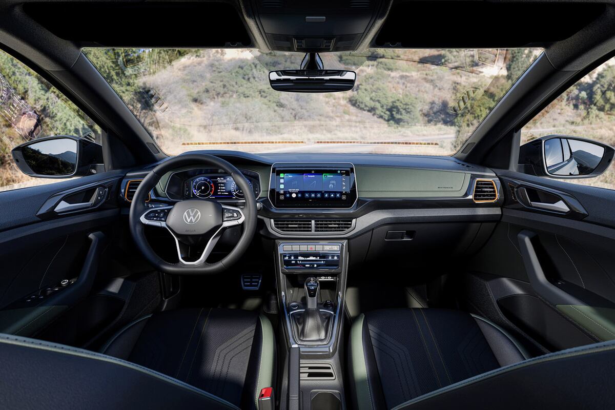 Por dentro tiene detalles exclusivos y muy buen nivel de equipamiento. Suma, al igual que el resto de la gama, el sistema Mi VW Connect.