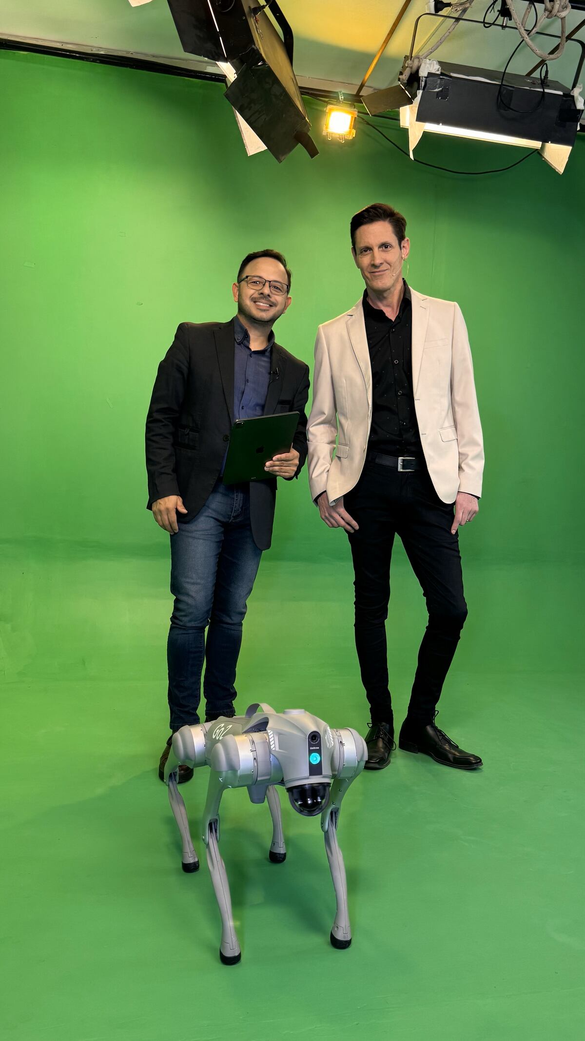 TV 4.0, por El Doce, conducido por Diego Robledo y Martín Dechiara.