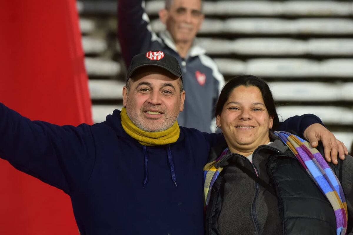 Hinchas de Instituto en la platea Ardiles del estadio Kempes, donde se jugó el partido ante River. (José Gabriel Hernéndez / La Voz)