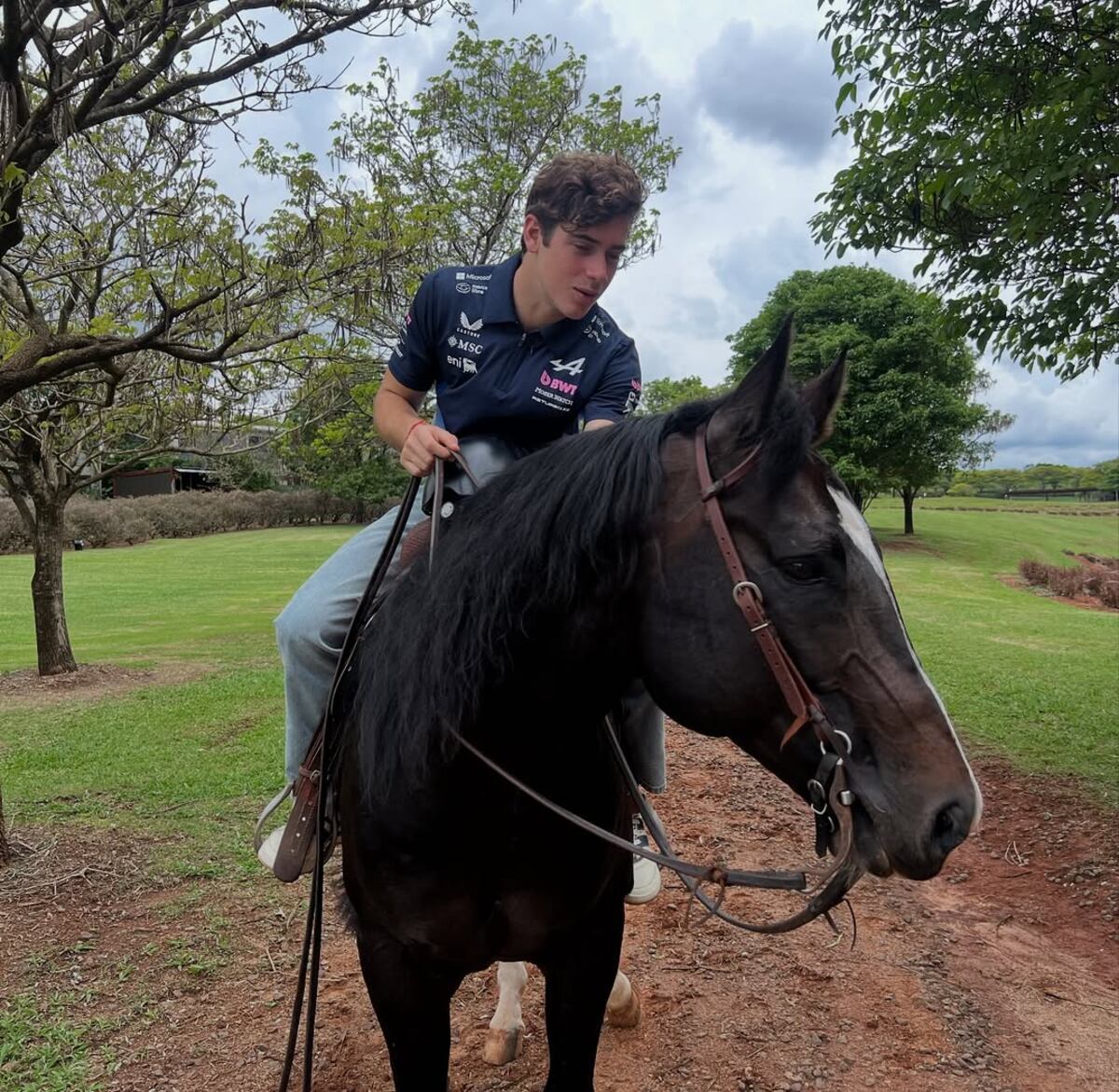 Franco Colapinto mostró su pasión por la equitación.