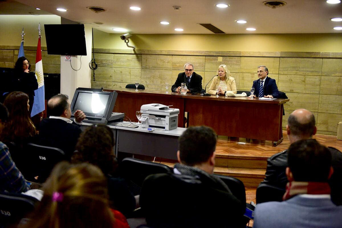 Presentación del sistema de escrutinio de las elecciones 2023. (José Gabriel Hernández / La Voz)