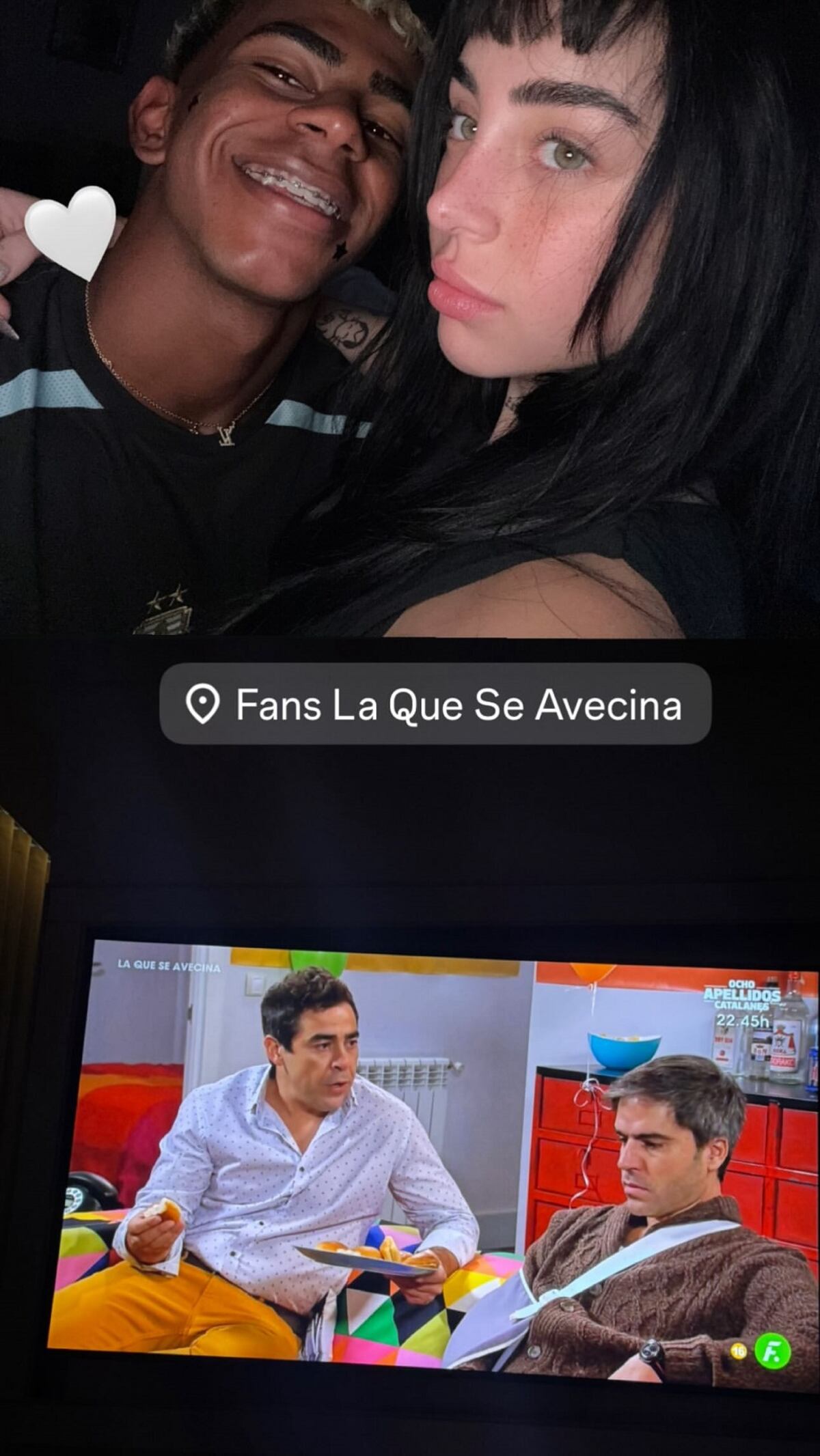 Lamine Yamal y Nicki Nicole, viendo una serie juntos. (Instagram @nicki.nicole).