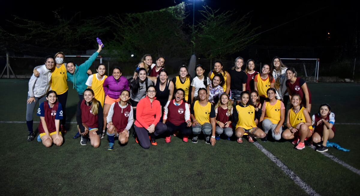 Campus, academia de fútbol femenino.