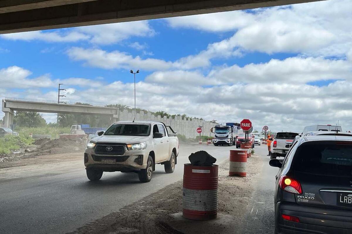 Cruce rutas 8 y A005. Obra paralizada hace meses cerca de Río Cuarto (Tomy Fragueiro/La Voz).
