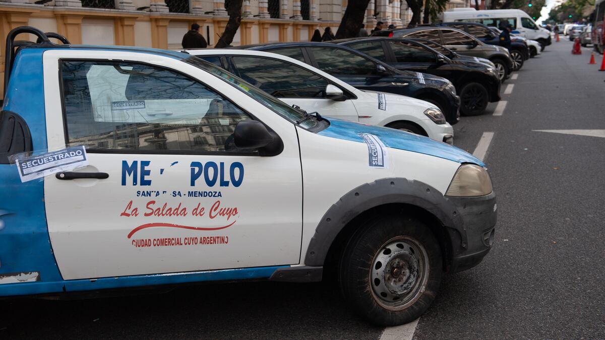 La flota de autos y motos de alta gama que le incautaron a Jorge Castillo, “el rey de la Salada”. (Infobae)