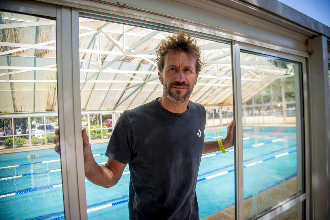 "Pepe" sigue disfrutando del deporte, con la natación o el ciclismo. (Pedro Castillo / La Voz)