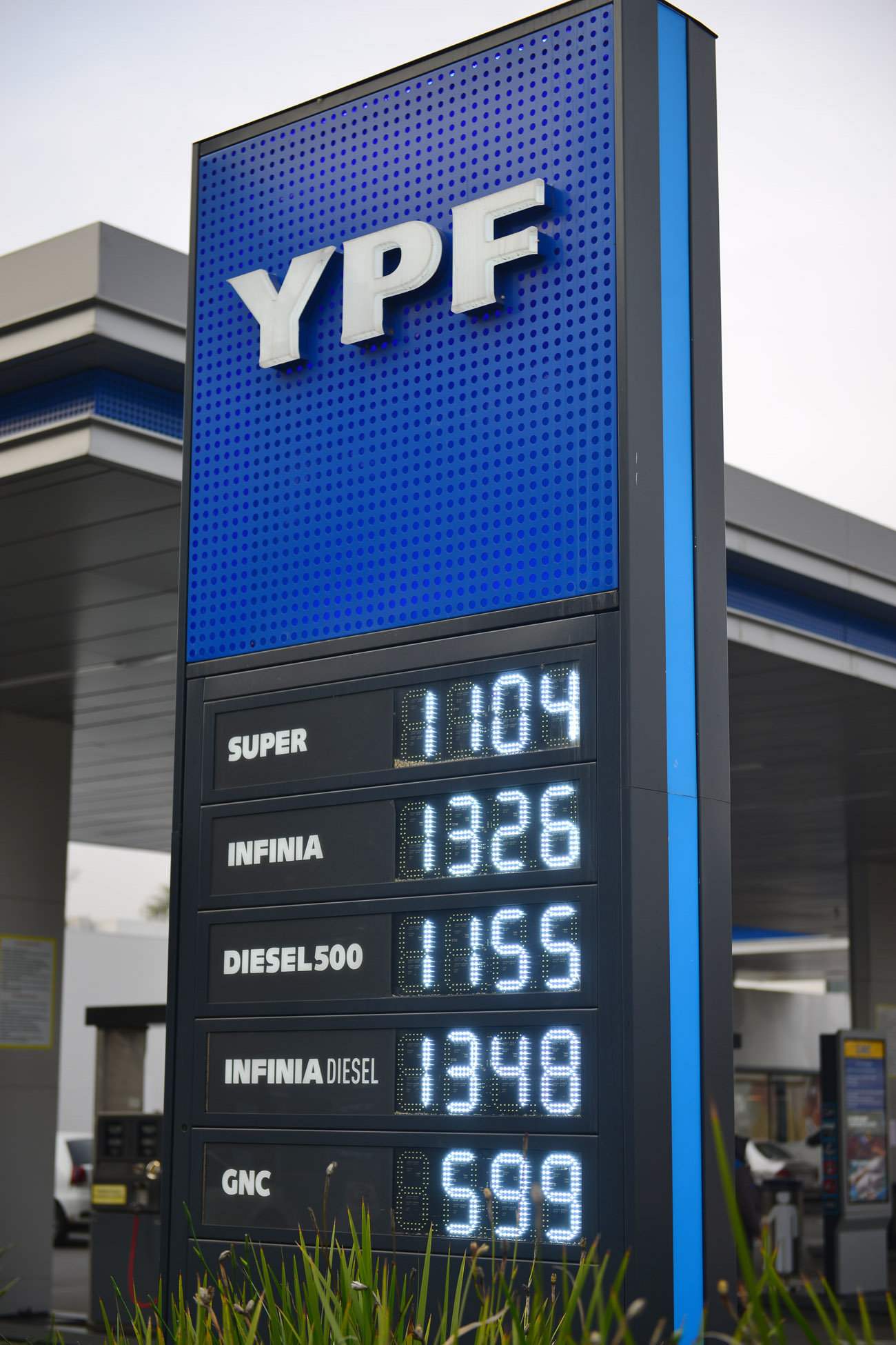 Rige desde hoy un nuevo precio en los combustibles con un aumento en torno al 3%. (Nicolás Bravo / La Voz)