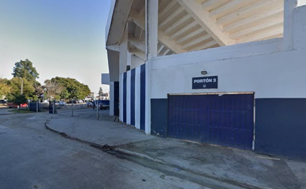 Portón 3 de la Boutique de Talleres: el lugar por donde entró y salió la banda. (Google Maps)