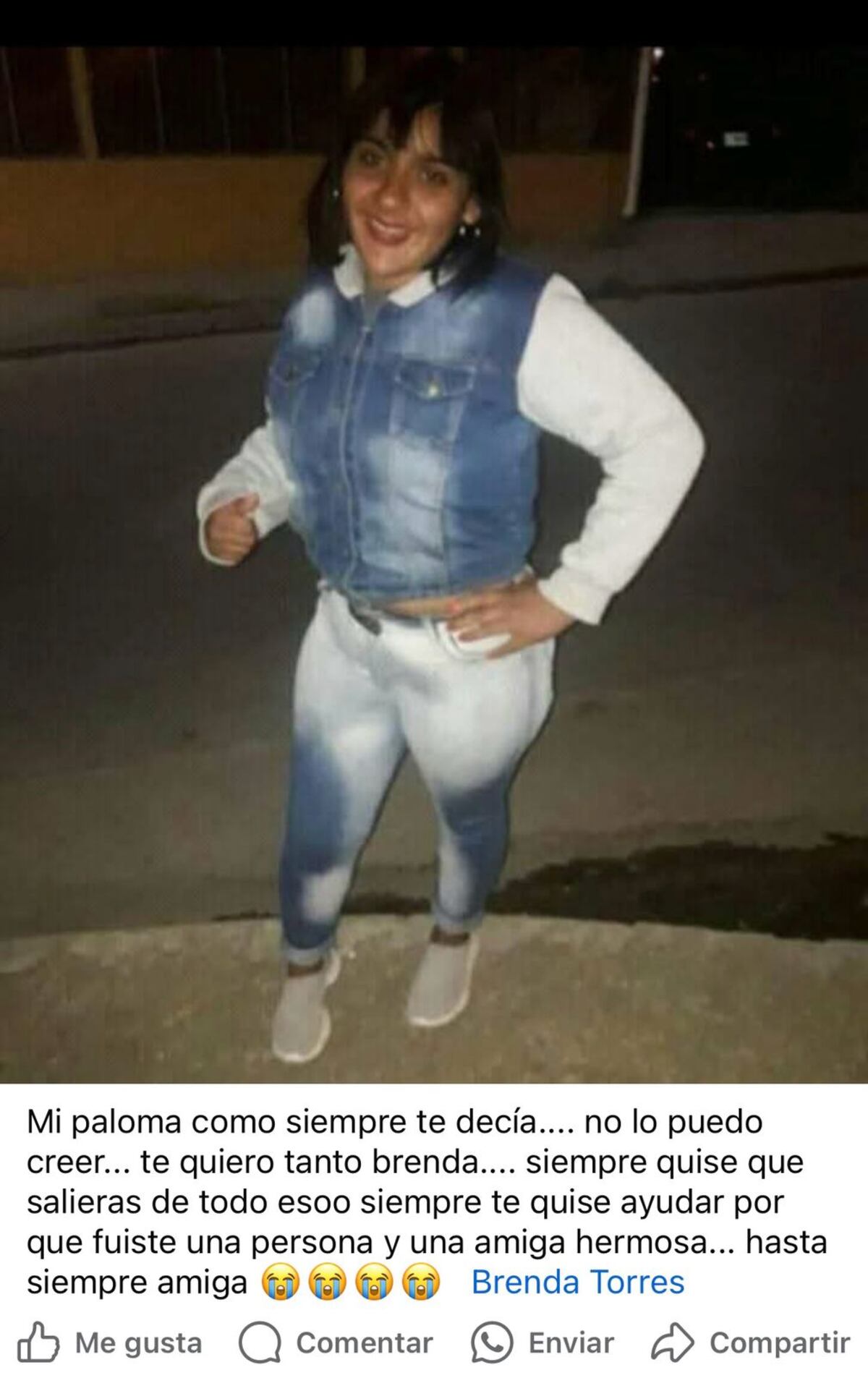 Captura de las palabras de amigos y familiares vía Facebook, acompañadas de una foto de Brenda Torres.