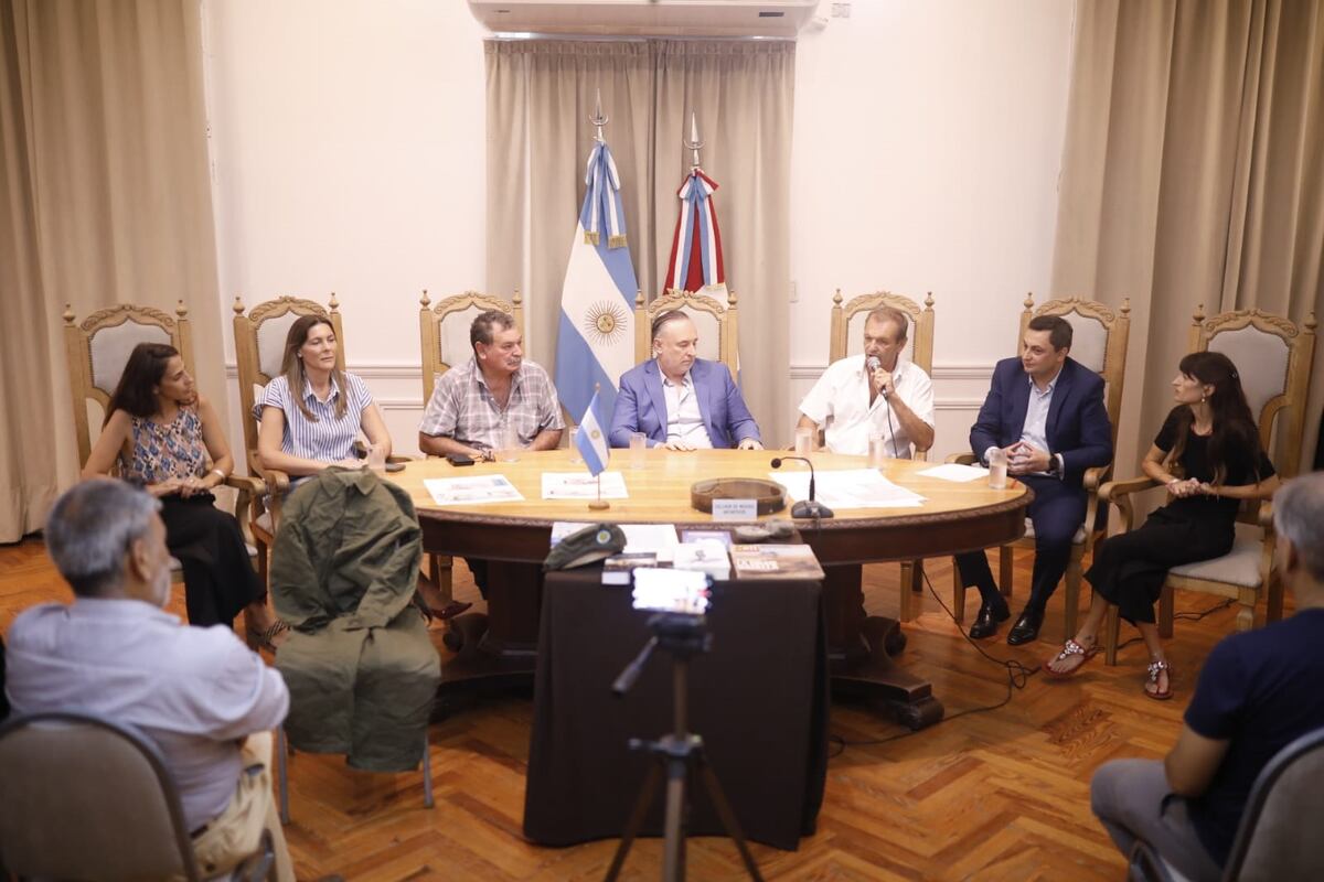 El acto entre autoridades municipales y excombatientes de la ciudad (Municipalidad)